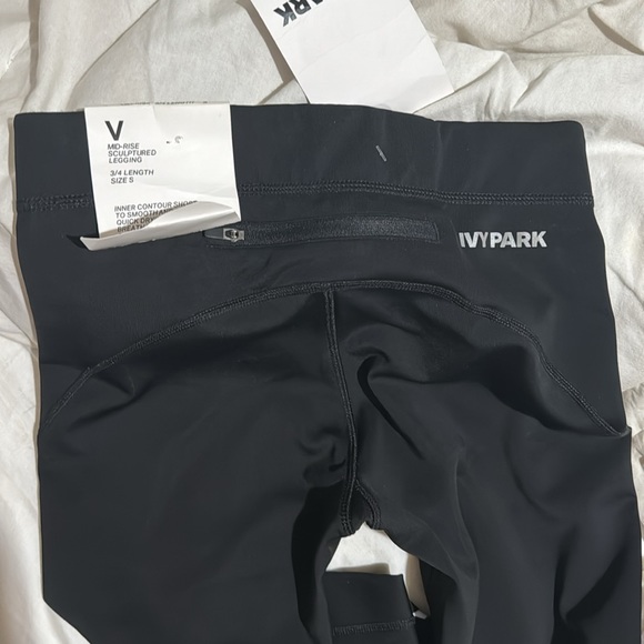 IVY PARK mid rise sculpted legging 3/4 length - Picture 7 of 7